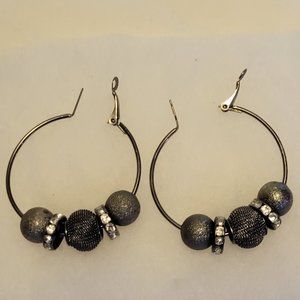 Hypoallergenic bling silver pendant circle with 3 steel balls hoop earrings.